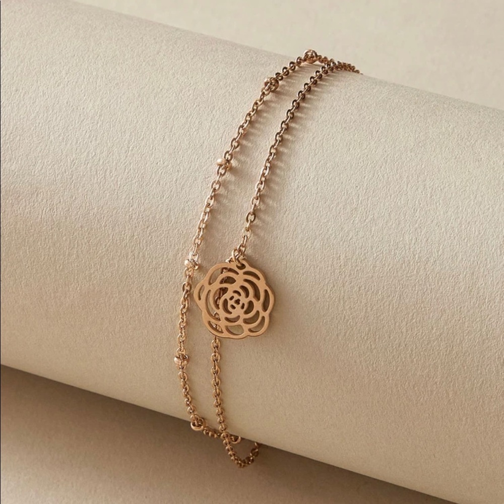 🌸 SOLD Gorgeous layered hollowed flower anklet - Picture 3 of 4